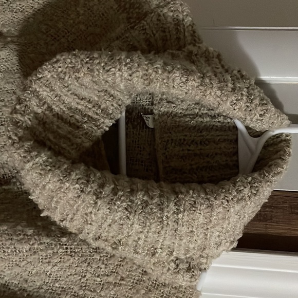 Poncho - Picture 2 of 2